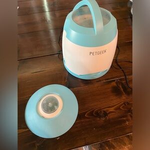 PetGeek dog treat and food dispenser activity game
